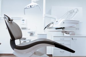Rentgen stomatologiczny – co to jest, kiedy jest potrzebny i jak wygląda badanie RTG zębów